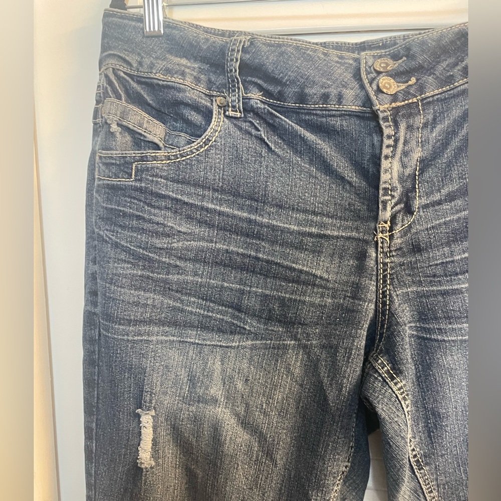 Almost Famous Size 20 5 Pocket Distressed Jeans - Picture 2 of 11